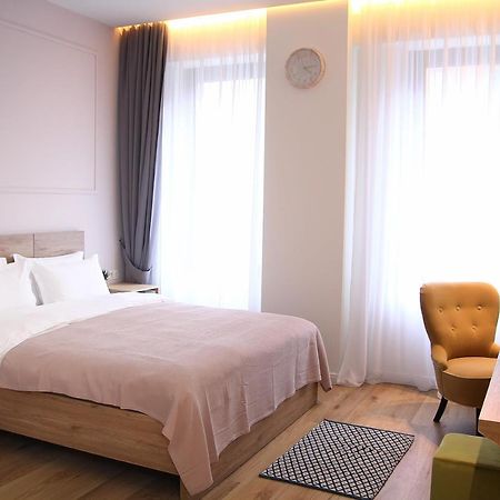Parilament On Rustaveli 4 Rooms Tbilisi Ngoại thất bức ảnh