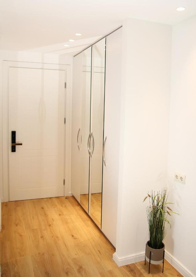 Parilament On Rustaveli 4 Rooms Tbilisi Ngoại thất bức ảnh