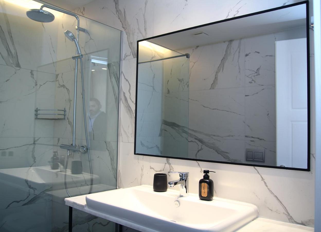 Parilament On Rustaveli 4 Rooms Tbilisi Ngoại thất bức ảnh